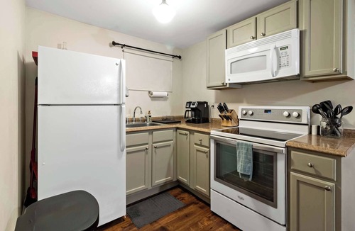 Maplewood Apartment | Ground-Floor Forest Park Studio | Parking, Washer/Dryer & Fast Wi-Fi