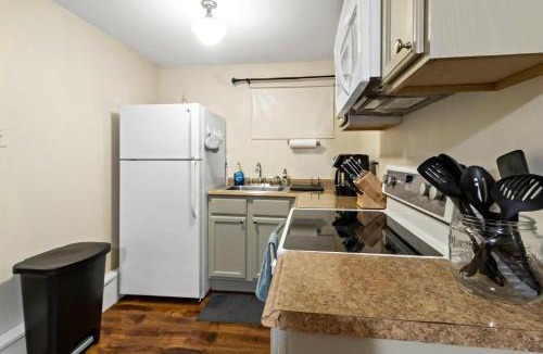 St. Louis Apartment | Ground-Floor Forest Park Studio with Parking & Washer Dryer