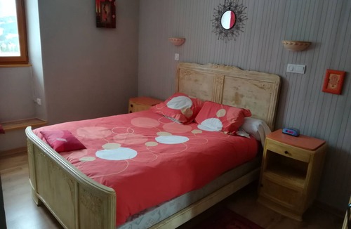 Lus-la-Croix-Haute Apartment | Ground floor apartment in stone house