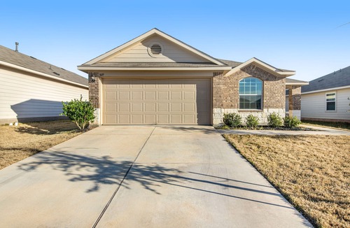 Austin House | Ground-floor home with foosball table, washer/dryer, AC, enclosed patio & WiFi
