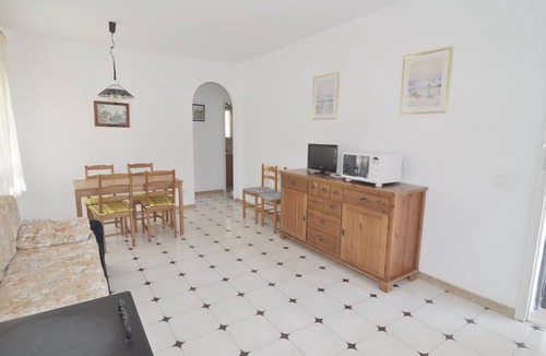 L'Escala Villa | Ground floor house with garden and community pool