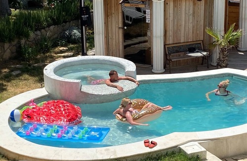 Supetarska Draga Apartment | Ground floor in Villa Agata with sauna, near sandy beaches