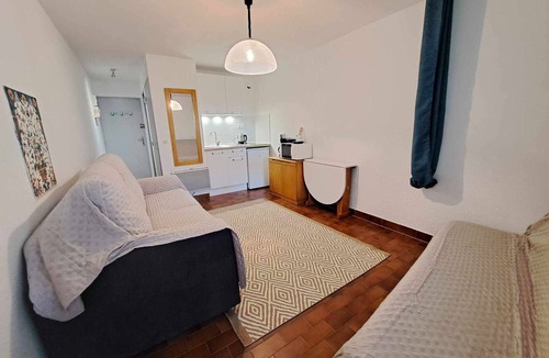 Marseillan Plage Apartment | Ground Floor Studio with Terrace and Private Parking