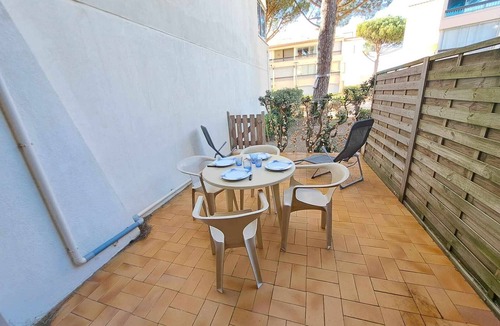 Marseillan Plage Apartment | Ground Floor Studio with Terrace and Private Parking