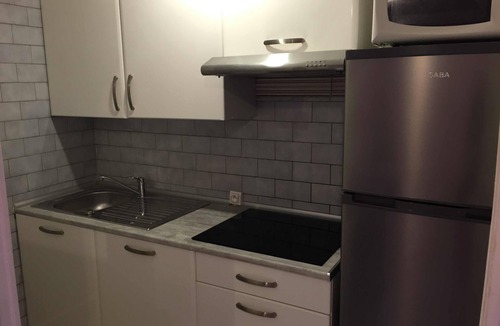 Neris-les-Bains Apartment | ground-floor studio opposite the spa