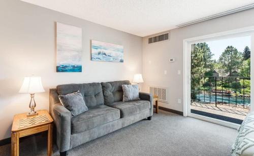 Bend House | Ground Floor Studio On The Riverfront