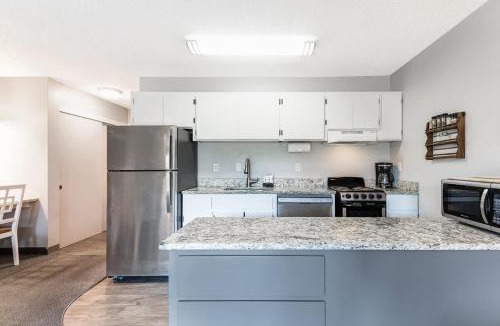 Bend House | Ground Floor Studio On The Riverfront