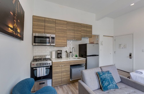 River West Apartment | Ground Floor Studios in Chicago by 747 Lofts