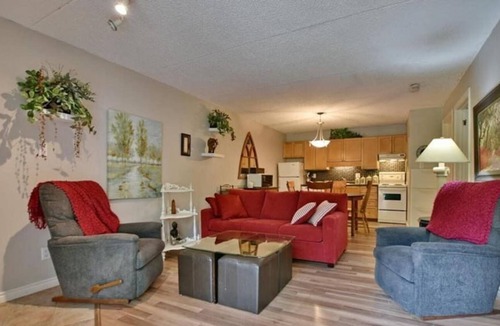 Collingwood Condo | Ground Floor Two bedroom Collingwood Condo