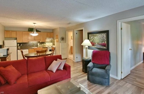 Collingwood Condo | Ground Floor Two bedroom Collingwood Condo