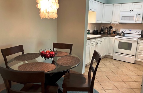 Demere Park Condo | GROUND FLOOR. WALK TO VILLAGE SHOPS & RESTAURANTS, CLOSE TO BEACH- DOG FRIENDLY