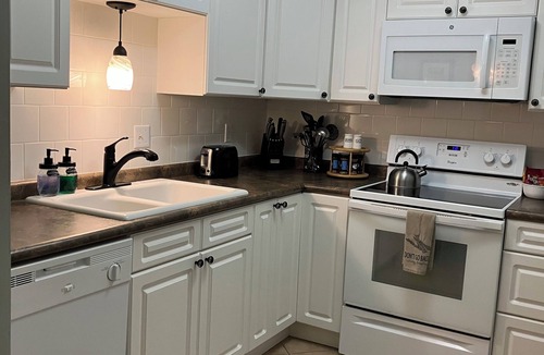 Demere Park Condo | GROUND FLOOR. WALK TO VILLAGE SHOPS & RESTAURANTS, CLOSE TO BEACH- DOG FRIENDLY