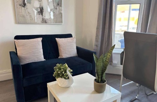 Sittingbourne Apartment | Ground Floor | Weekly Offers | Central Location |