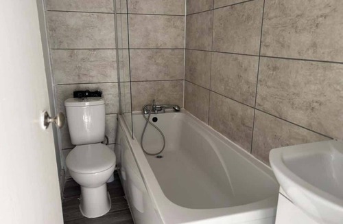 Sittingbourne Apartment | Ground Floor | Weekly Offers | Central Location |