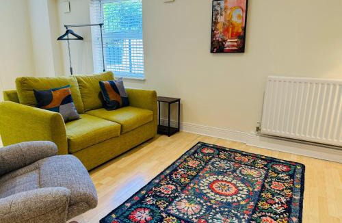 Abbey Apartment | Ground Floor Wimbledon Flat With Parking
