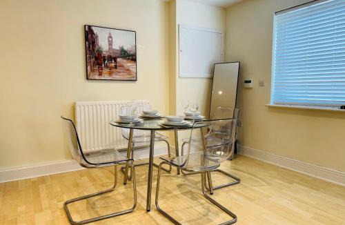 Abbey Apartment | Ground Floor Wimbledon Flat With Parking