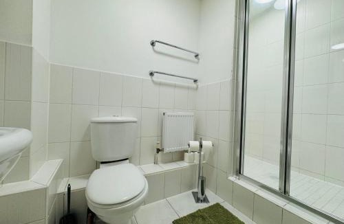 Abbey Apartment | Ground Floor Wimbledon Flat With Parking