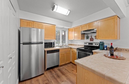 Cedar Mill Condo | Ground Level Condo by Sunset High School