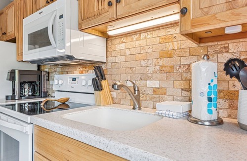 Seven Springs Condo | GROUND LEVEL MOUNTAIN CONDO, SHUTTLE TO SEVEN SPRINGS RESORT