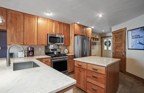 Steamboat Springs Condo | Ground Level Unit - W/D, Heated Pool, Hot Tub - Walk to Slopes