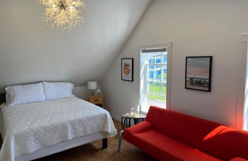 D'Escousse Hotel | Groundswell Pub & Inn