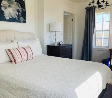 D'Escousse Hotel | Groundswell Pub & Inn