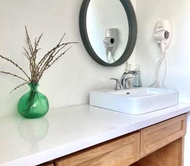 D'Escousse Hotel | Groundswell Pub & Inn