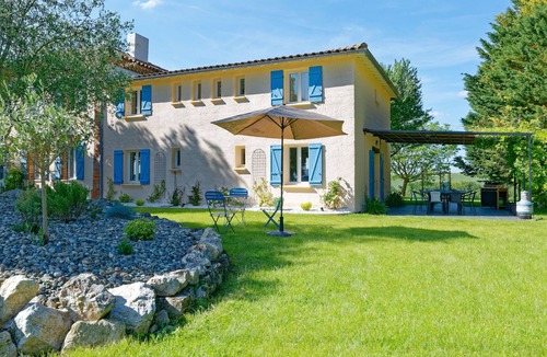 Savignac-Mona House | Group accommodation for 12 people, shower and Wc in each room