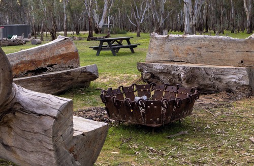 Torrumbarry RV Rental | GROUP CAMP ON MURRAY RIVER NEAR ECHUCA/MOAMA