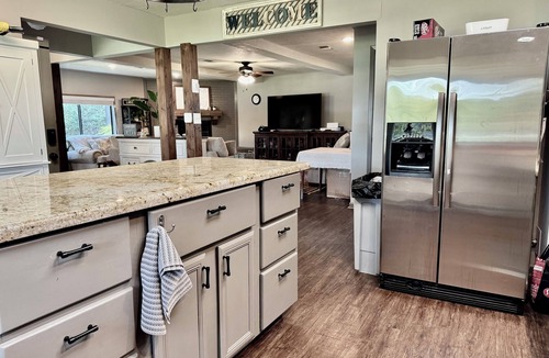 Franklin House | Group Escape to Nature with view of Lake