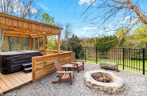 Fairview House | Group Estate with Pool & Hot Tub