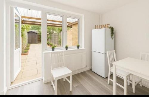 Milton Keynes Apartment | Group & Family Stay central MK