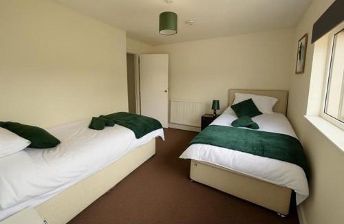 Milton Keynes Apartment | Group & Family Stay central MK