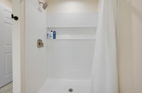 Maple Hill House | Group-Friendly 10BR Townhouse, Best Area in Bloomfield