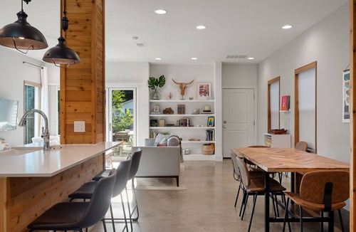 Holly House | Group-Friendly 4BR | Steps from East Austin Fun