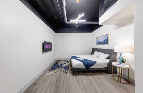 Near South Side Apartment | Group-Friendly 6BR Luxury Suite in Prime South Loop Location with Optional Parking and Gym Access Near McCormick Place, Soldier Field and Grant Park