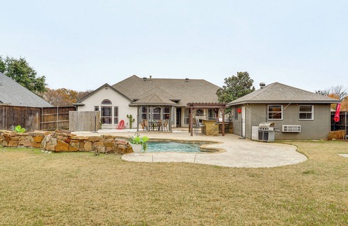 Burleson House | Group-Friendly Burleson Getaway w/Outdoor Oasis