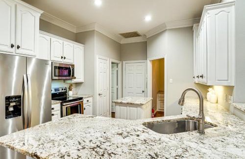 Burleson House | Group-Friendly Burleson Getaway w/Outdoor Oasis