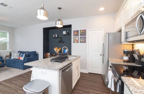 Lewisville House | Group-Friendly Central Stay – World Cup Ready