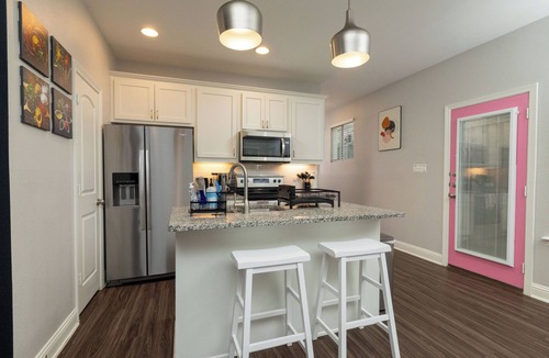 Lewisville House | Group-Friendly Central Stay – World Cup Ready