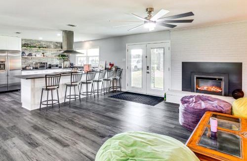 Albany House | Group-Friendly Home with Game Room in Albany!