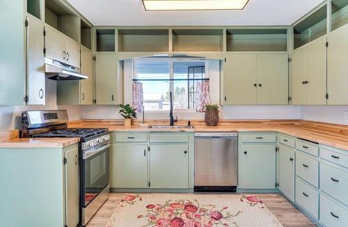 Safford House | Group-Friendly Oasis Near Roper Lake State Park!