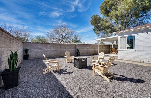Safford House | Group-Friendly Oasis Near Roper Lake State Park!