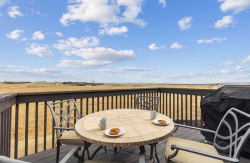 Rapid City House | Group-Friendly Retreat - King Beds, Kitchen, Fenced Yard & Prairie Views