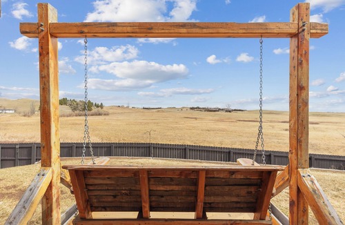 Rapid City House | Group-Friendly Retreat - King Beds, Kitchen, Fenced Yard & Prairie Views