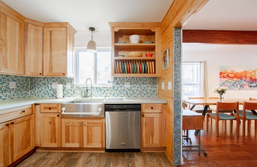 Highlands House | Group-Friendly Shorehouse. Ideal location near beach, restaurants & NYC Ferry