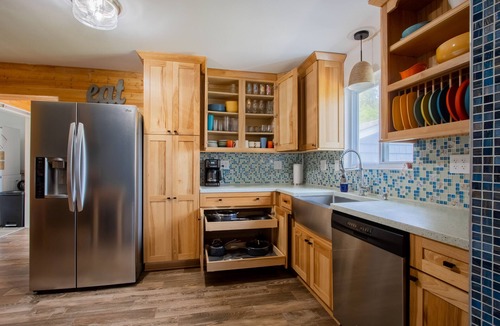 Highlands House | Group-Friendly Shorehouse. Ideal location near beach, restaurants & NYC Ferry