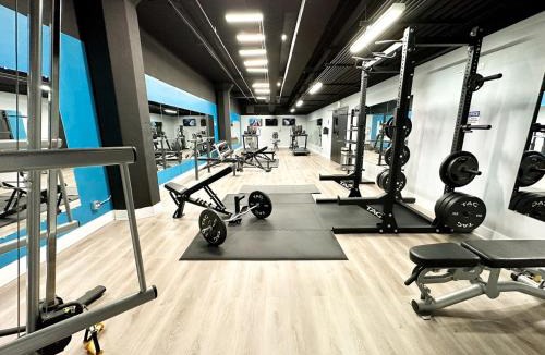 Near South Side Apartment | Group Friendly Spacious 3BR Suite with Optional Parking and Gym Access Sleeps 10 Guest Near McCormick Place and Soldier Field