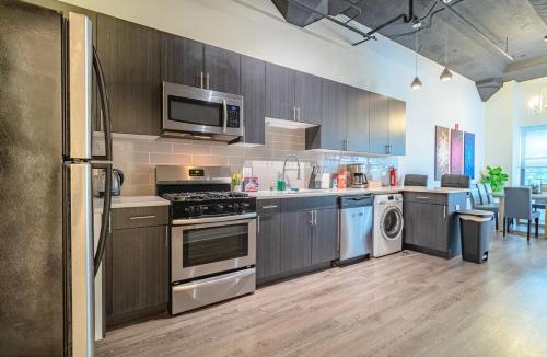 Near South Side Apartment | Group Friendly Spacious 3BR Suite with Optional Parking and Gym Access Sleeps 10 Guest Near McCormick Place and Soldier Field