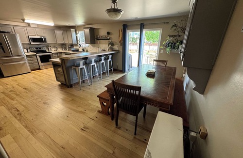 Redmond House | Group Fun - 7 Separated Sleeping Areas!